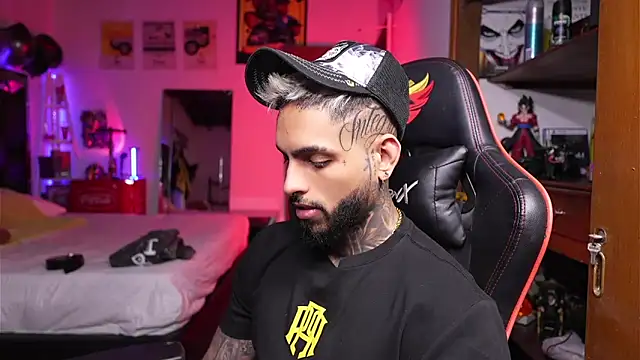 logan hugh8 online show from April 1, 2026, 12:33 am