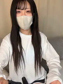 emiiiii1001 online show from December 17, 2025, 4:07 am