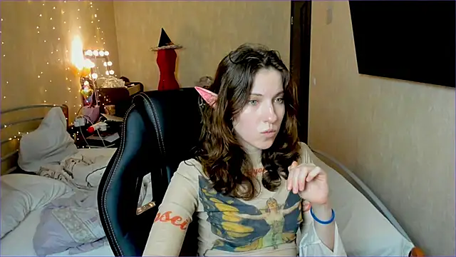 Snapshot of Agata_in_Wonderland chatting on October 12, 2025, 7:35 pm Agata in Wonderland online show from October 12, 2025, 7:35 pm