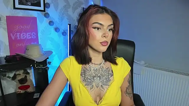 Snapshot of Nova_SIN chatting on May 19, 2026, 6:09 am Nova SIN online show from May 19, 2026, 6:09 am