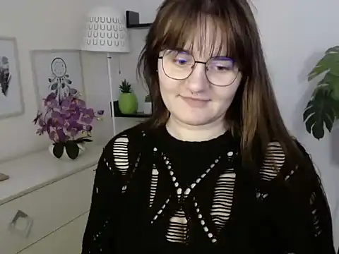 Julie Diamond online show from October 27, 2025, 3:16 pm