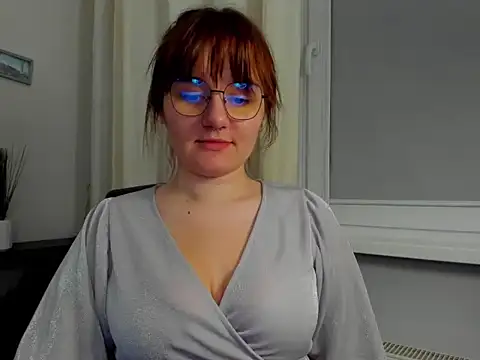 Julie Diamond online show from December 3, 2025, 5:00 pm