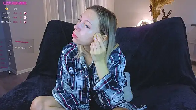 NyxaThorn online show from October 25, 2025, 2:35 pm