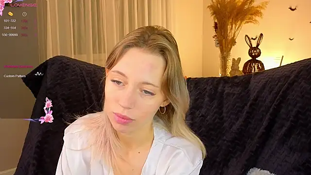 NyxaThorn online show from November 4, 2025, 2:38 pm