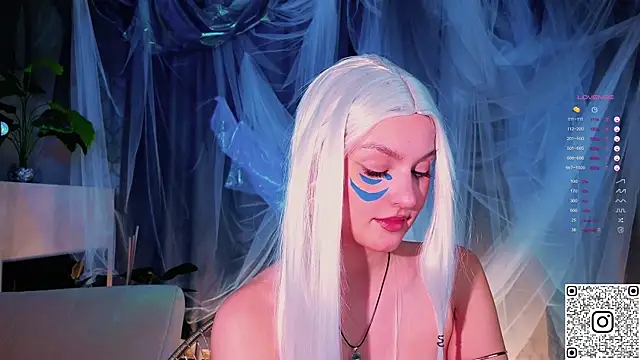 Snapshot of GildedKitten chatting on November 15, 2025, 9:43 pm GildedKitten online show from November 15, 2025, 9:43 pm