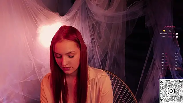 Snapshot of GildedKitten chatting on November 18, 2025, 7:29 pm GildedKitten online show from November 18, 2025, 7:29 pm