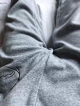 luckylover2024 online show from April 14, 2026, 5:52 pm