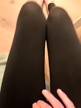 luckylover2024 online show from April 15, 2026, 6:37 pm