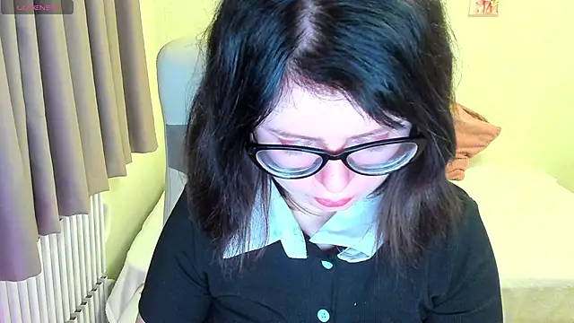 MilisaSweet777 online show from November 28, 2025, 8:11 pm