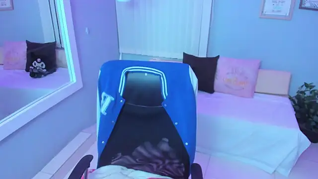 Miku Kita online show from October 3, 2025, 1:52 pm