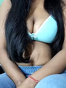 Snapshot of Laxmi_89 chatting on December 18, 2025, 3:23 am Laxmi 89 online show from December 18, 2025, 3:23 am