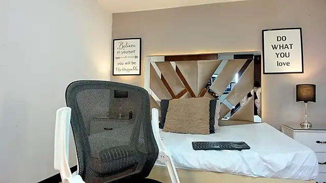 Snapshot of cellestehot chatting on October 22, 2025, 1:44 pm cellestehot online show from October 22, 2025, 1:44 pm