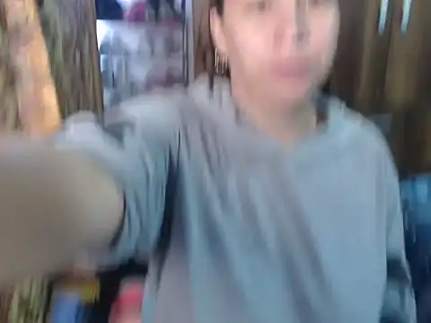 Snapshot of cloequeen15 chatting on January 8, 2026, 4:42 pm cloequeen15 online show from January 8, 2026, 4:42 pm