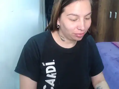 Snapshot of cloequeen15 chatting on February 17, 2026, 3:19 pm cloequeen15 online show from February 17, 2026, 3:19 pm