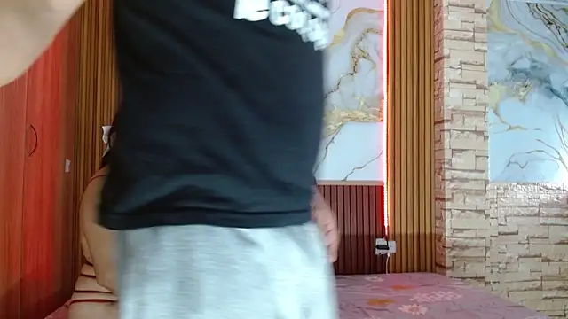 mollyandsam303av online show from February 11, 2026, 7:30 pm