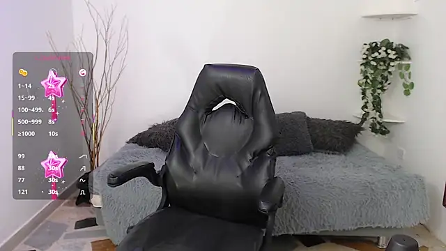 Snapshot of LiaGlow chatting on November 13, 2025, 12:26 pm LiaGlow online show from November 13, 2025, 12:26 pm