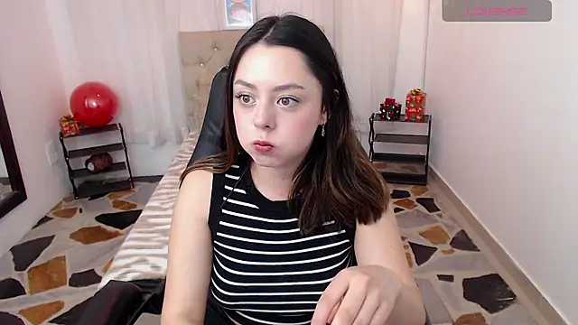 Snapshot of LiaGlow chatting on December 15, 2025, 10:58 pm LiaGlow online show from December 15, 2025, 10:58 pm