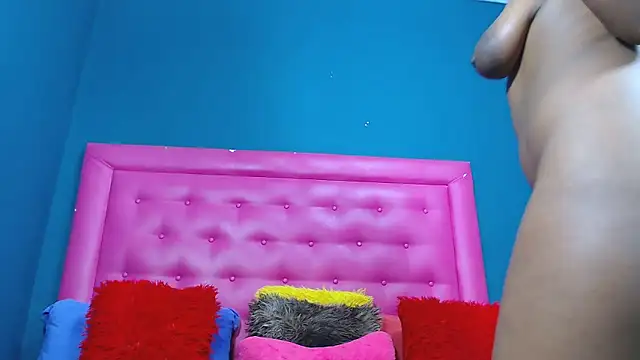 LoloQueen5 online show from February 13, 2026, 3:41 pm