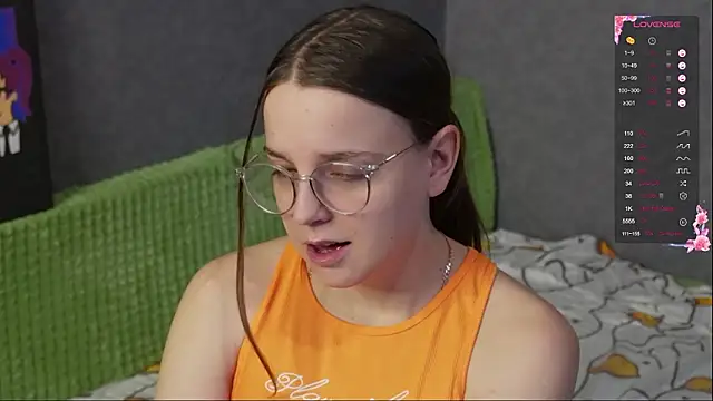 Violetwin online show from February 24, 2026, 5:11 pm