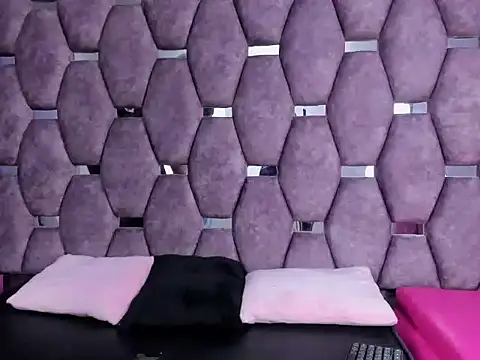 Snapshot of hazel_18_ chatting on April 9, 2026, 2:44 am hazel 18 online show from April 9, 2026, 2:44 am