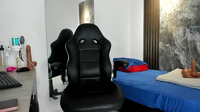 Snapshot of zafina_09 chatting on November 16, 2025, 10:43 am zafina 09 online show from November 16, 2025, 10:43 am