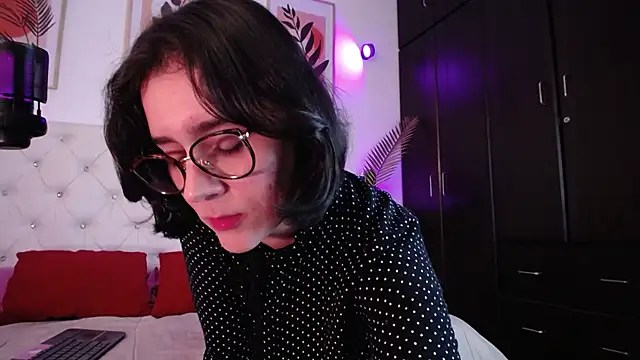 Snapshot of barbyehot chatting on December 17, 2025, 3:18 pm barbyehot online show from December 17, 2025, 3:18 pm