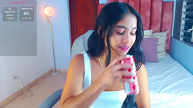 Milaa Star  online show from October 15, 2025, 3:28 am