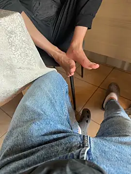 maialexte online show from April 19, 2026, 3:22 pm