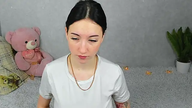 EileenMoores online show from November 27, 2025, 2:46 am