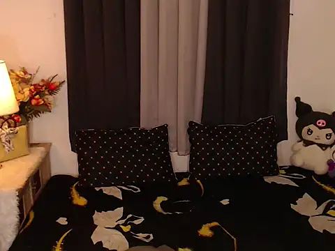 XXXQueenofTransXXX online show from June 11, 2026, 3:15 am