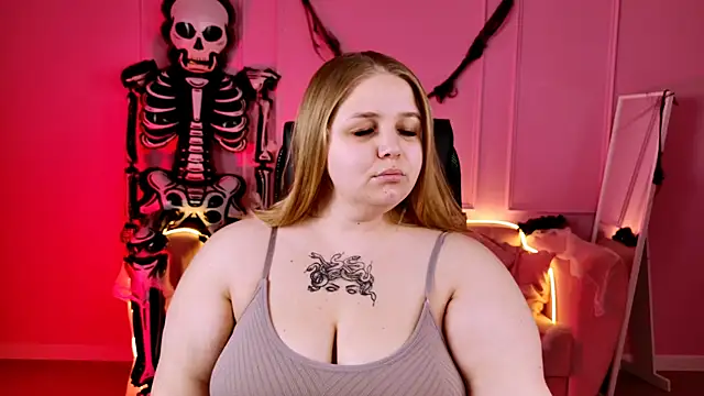 Snapshot of SladaDell chatting on October 18, 2025, 5:10 am SladaDell online show from October 18, 2025, 5:10 am