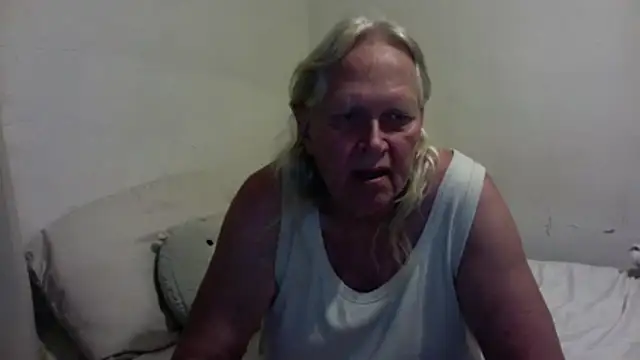Snapshot of OldLadySara chatting on October 23, 2025, 1:38 am OldLadySara online show from October 23, 2025, 1:38 am