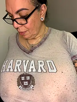 dieseldame1313 online show from November 13, 2025, 5:39 am