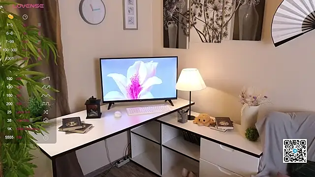 Bonnie Nunez online show from September 28, 2025, 10:04 pm