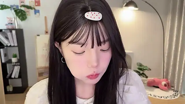 Momo-xx online show from October 4, 2025, 11:58 pm