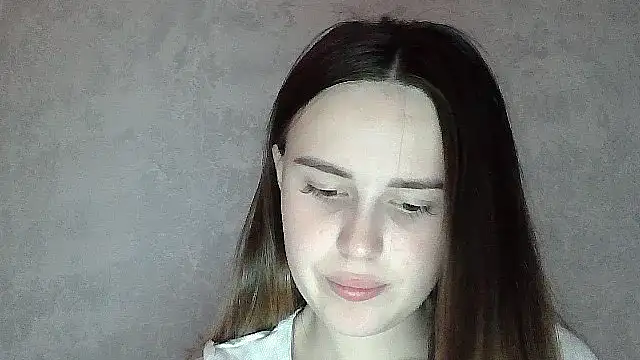 Snapshot of SweetLoraa chatting on June 5, 2026, 4:02 pm SweetLoraa online show from June 5, 2026, 4:02 pm