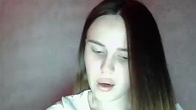 Snapshot of SweetLoraa chatting on June 8, 2026, 7:47 pm SweetLoraa online show from June 8, 2026, 7:47 pm