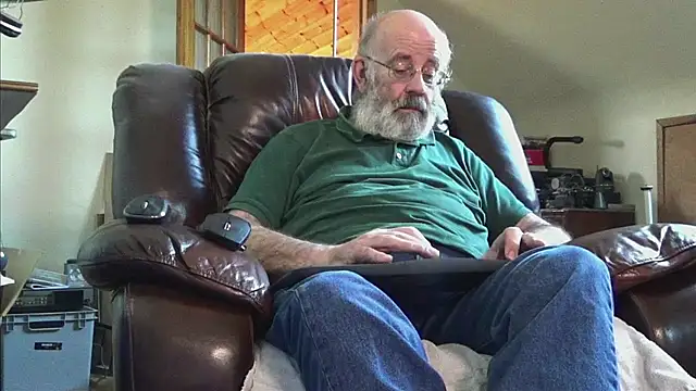 Snapshot of janzer13 chatting on December 19, 2025, 2:13 pm janzer13 online show from December 19, 2025, 2:13 pm