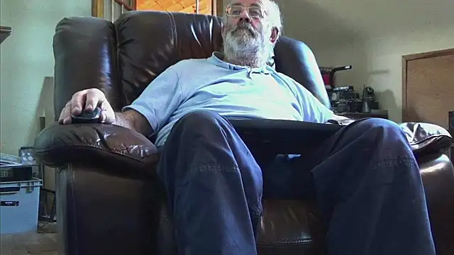 Snapshot of janzer13 chatting on January 15, 2026, 2:10 pm janzer13 online show from January 15, 2026, 2:10 pm