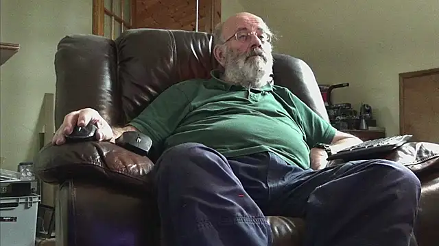 Snapshot of janzer13 chatting on February 6, 2026, 2:09 pm janzer13 online show from February 6, 2026, 2:09 pm