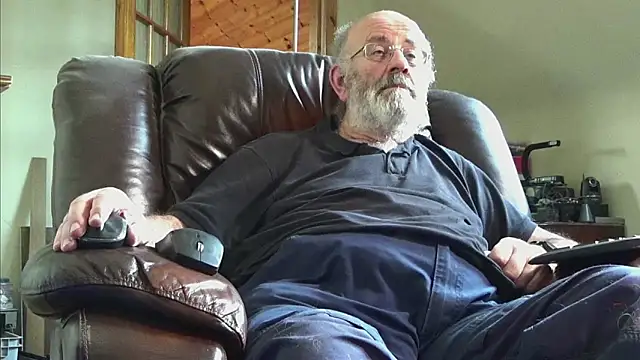 Snapshot of janzer13 chatting on February 12, 2026, 2:12 pm janzer13 online show from February 12, 2026, 2:12 pm