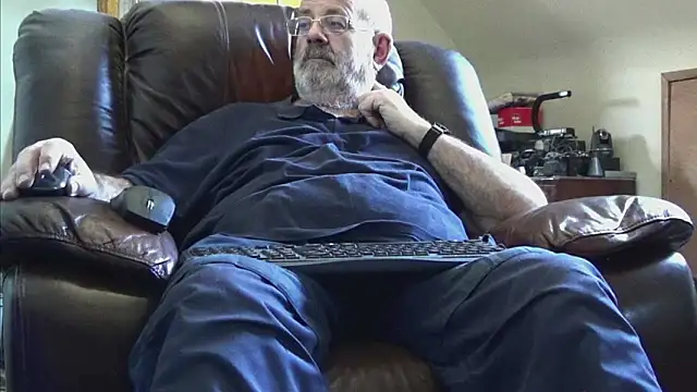 Snapshot of janzer13 chatting on March 3, 2026, 2:12 pm janzer13 online show from March 3, 2026, 2:12 pm