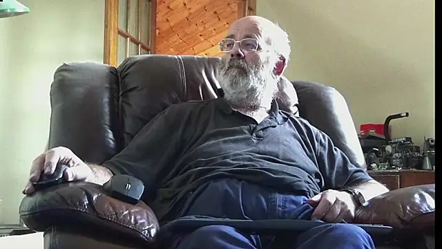 Snapshot of janzer13 chatting on June 9, 2026, 2:50 pm janzer13 online show from June 9, 2026, 2:50 pm