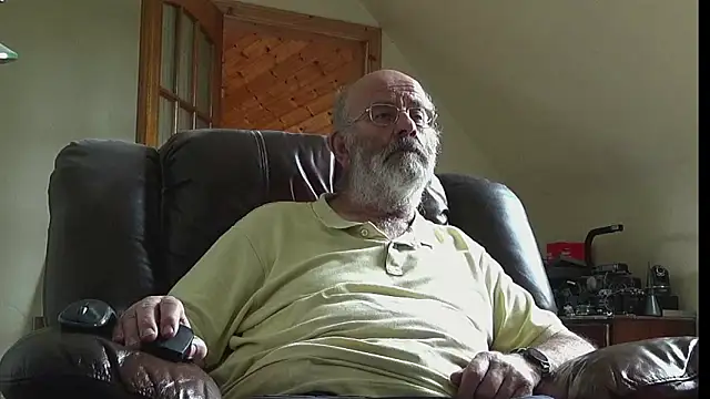 Snapshot of janzer13 chatting on June 13, 2026, 1:20 pm janzer13 online show from June 13, 2026, 1:20 pm