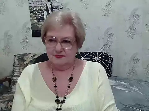 Snapshot of Renata62011 chatting on April 18, 2026, 11:03 am Renata62011 online show from April 18, 2026, 11:03 am