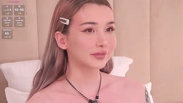 Nesolla online show from December 15, 2025, 7:29 pm