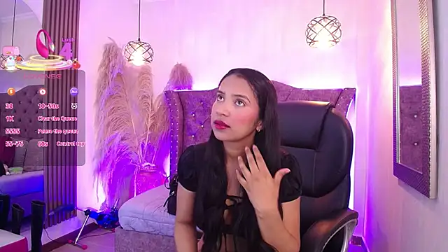 SophiaWalker 1 online show from December 16, 2025, 11:37 am