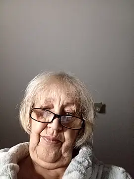 Snapshot of Anatolia5961 chatting on December 14, 2025, 2:11 pm Anatolia5961 online show from December 14, 2025, 2:11 pm