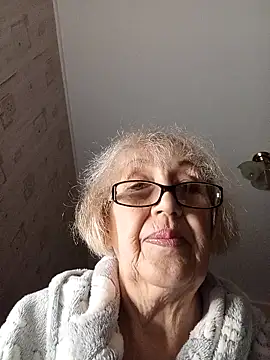 Snapshot of Anatolia5961 chatting on December 17, 2025, 7:03 am Anatolia5961 online show from December 17, 2025, 7:03 am