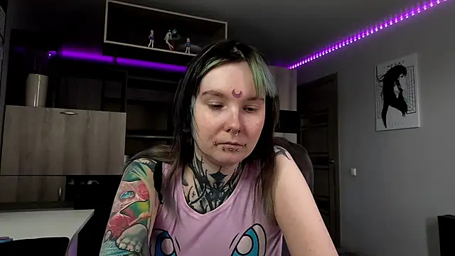 HighelikeGirl online show from April 9, 2026, 12:10 pm